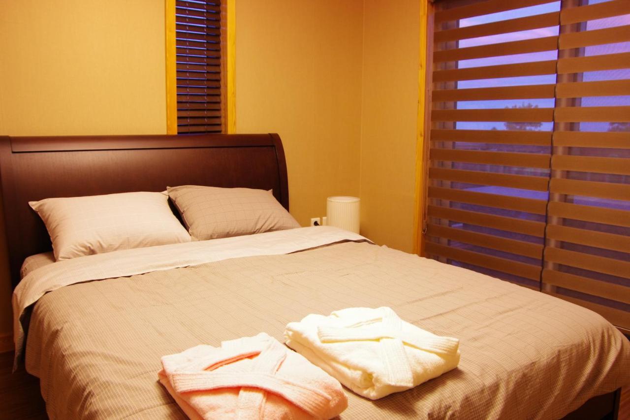Jeju Eco Suites Seogwipo Værelse billede